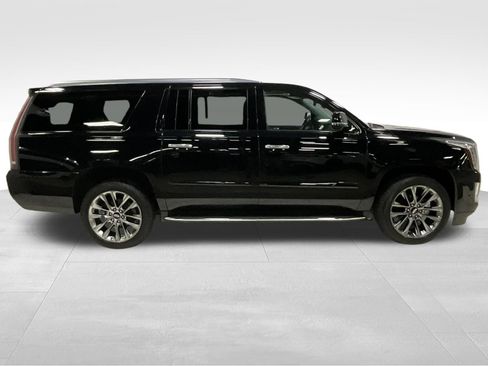 Used 2020 Cadillac Escalade ESV Luxury w/ Escalade Sport Edition AWD/4WD image 4