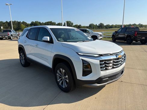 Used 2026 Chevrolet Equinox LT w/ Convenience Package II FWD image 8