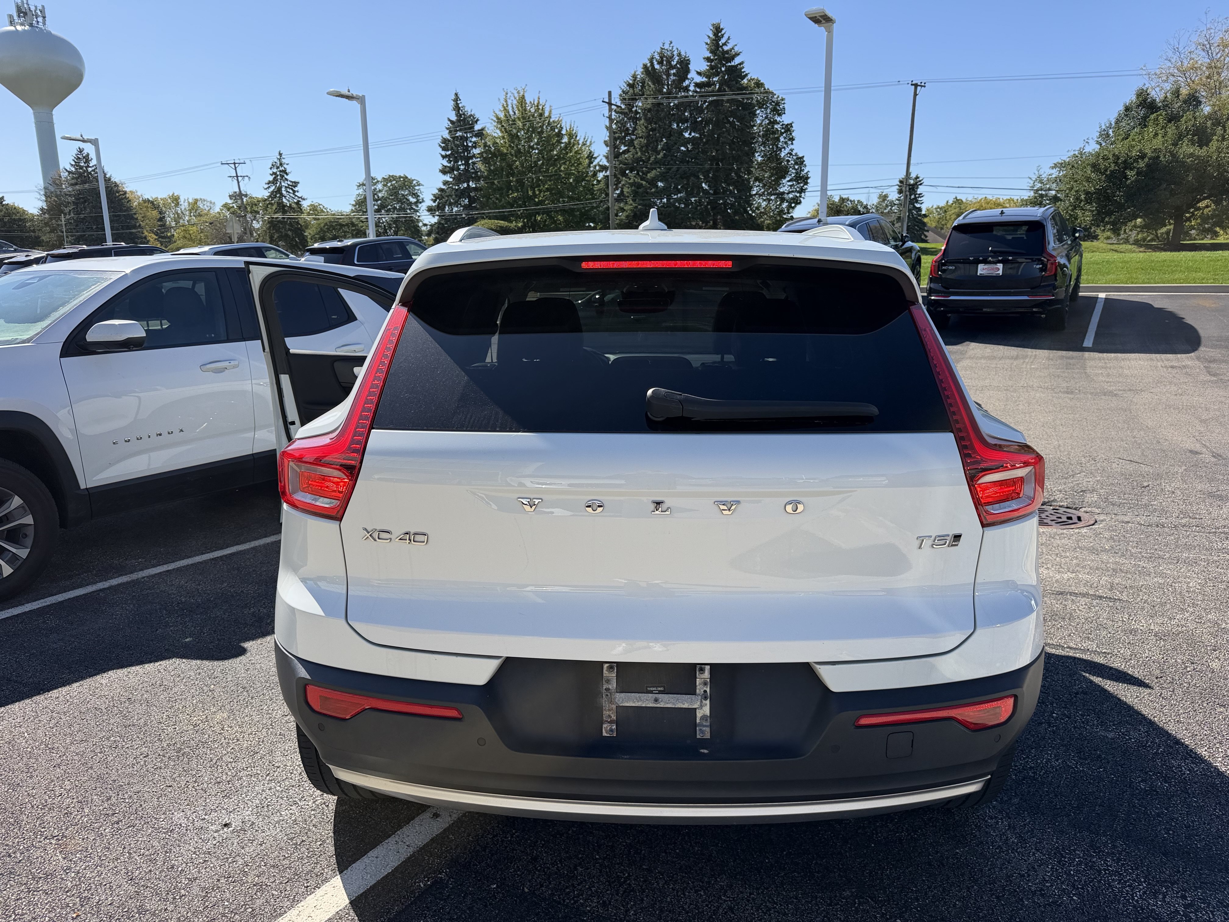 Used 2020 Volvo XC40 T5 Momentum w/ Protection Package Premier AWD/4WD image 9