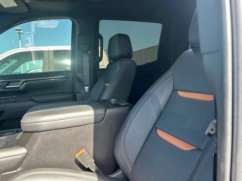 Used 2025 GMC Sierra 1500 AT4 w/ Technology Package AWD/4WD image 37