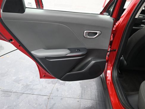 New 2025 Kia K4 LXS image 15