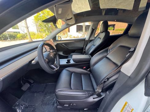 Used 2024 Tesla Model Y 2WD image 12