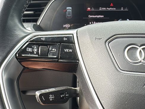 Used 2021 Audi e-tron Premium Plus w/ Premium Plus Package image 23