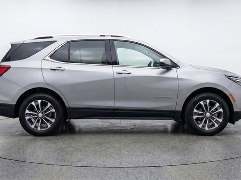 Used 2025 Chevrolet Equinox LT image 11