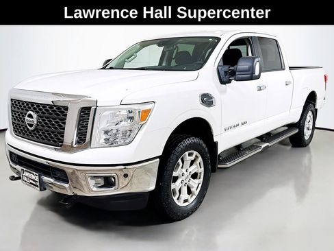 Used 2017 Nissan Titan SV RWD image 1