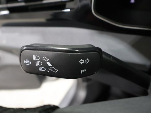 Used 2025 Volkswagen Jetta SE FWD image 39