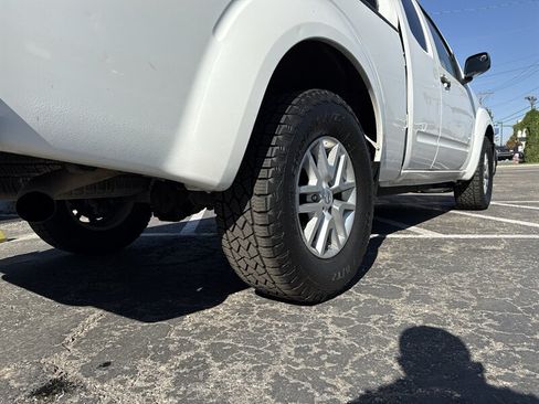 Used 2019 Nissan Frontier SV RWD image 5