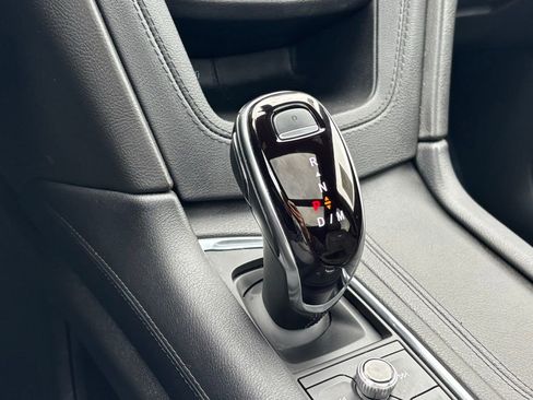 Used 2025 Cadillac XT5 Premium Luxury image 17