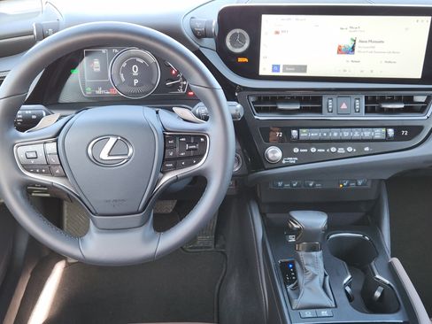 Used 2025 Lexus ES 300h w/ Premium Package image 33