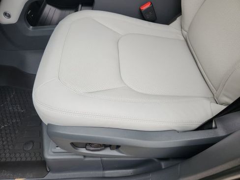 New 2026 Land Rover Defender 110 X-Dynamic SE image 17