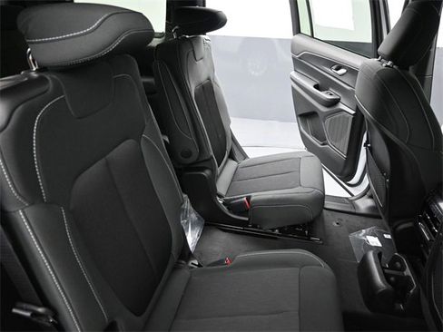 New 2025 Jeep Grand Cherokee L Laredo image 21