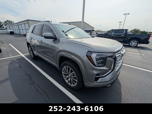 Used 2026 GMC Terrain Denali AWD/4WD image 3