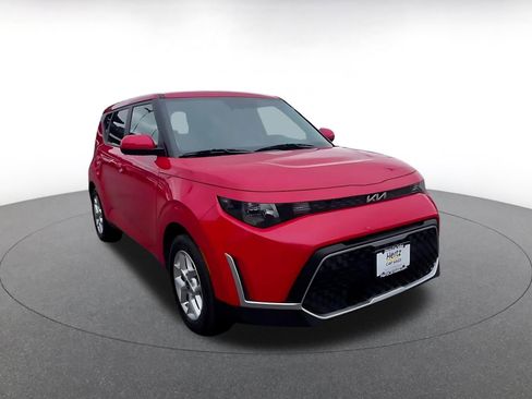 Used 2025 Kia Soul LX w/ LX Technology Package image 3
