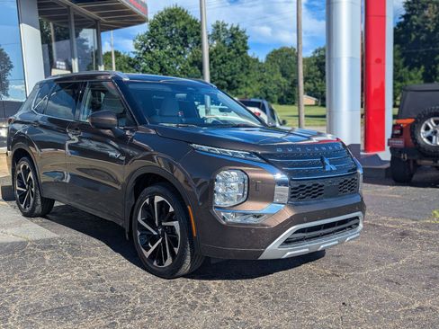 Used 2023 Mitsubishi Outlander SEL AWD/4WD image 15