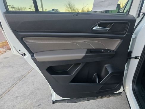 Used 2023 Volkswagen Atlas SE image 24