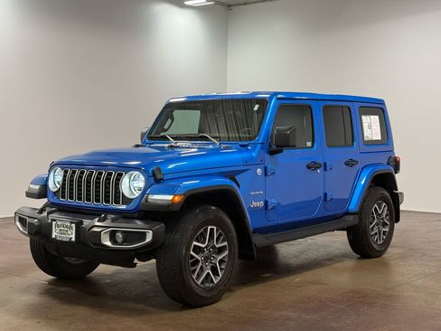 Used 2024 Jeep Wrangler Unlimited Sahara w/ Technology Group AWD/4WD image 27