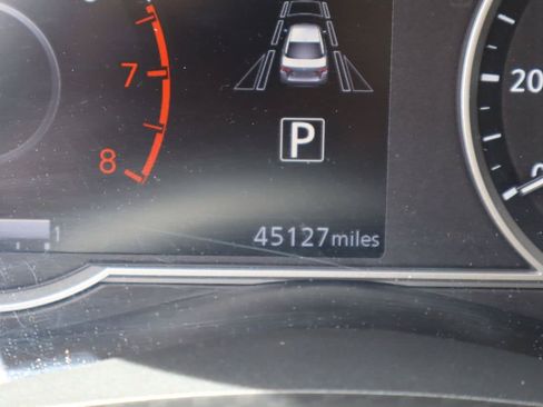 Used 2024 Nissan Versa SV FWD image 9