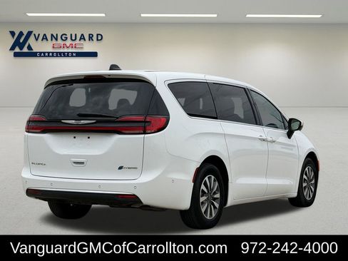 Used 2023 Chrysler Pacifica Touring-L FWD image 10