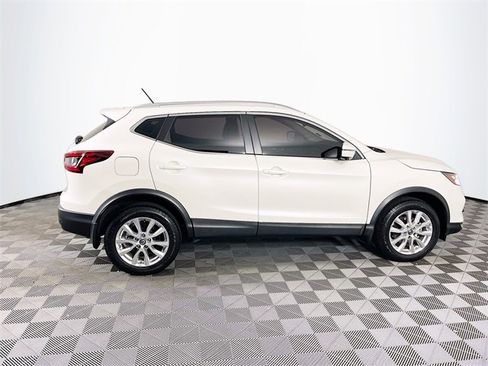 Used 2022 Nissan Rogue Sport SV w/ Technology Package image 9