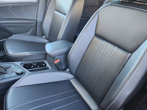 Certified 2024 Volkswagen Tiguan SE R-Line image 8
