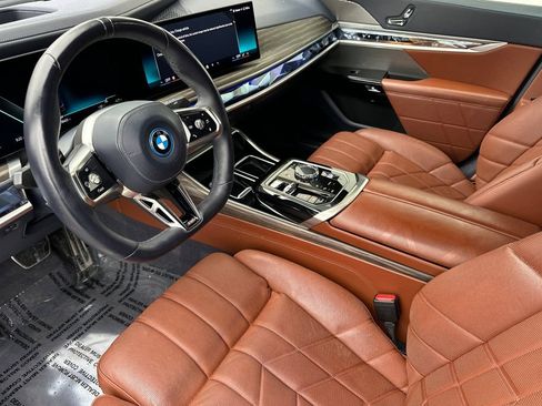 Used 2023 BMW i7 xDrive60 AWD/4WD image 9