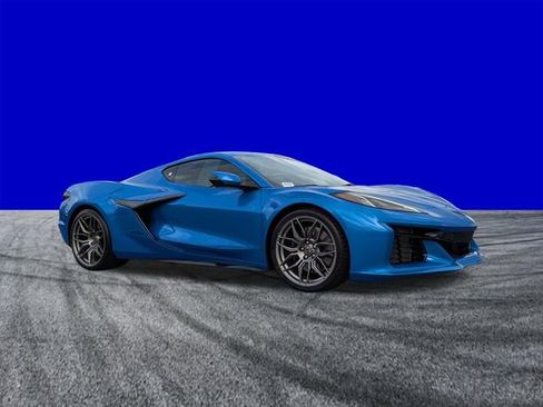 Used 2025 Chevrolet Corvette Z06 RWD image 2