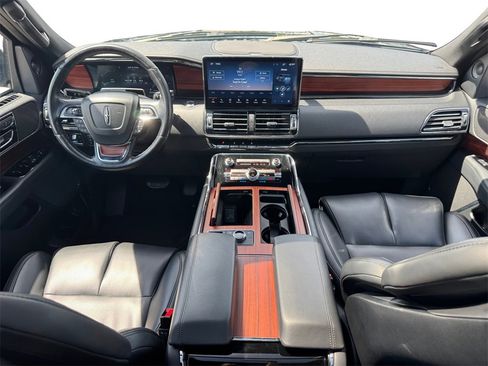 Used 2024 Lincoln Navigator Premiere image 10