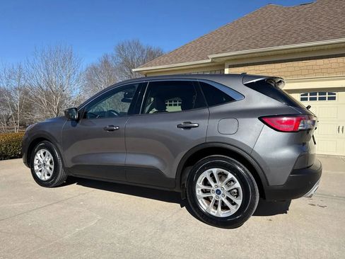 Used 2021 Ford Escape SE w/ Cold Weather Package image 2