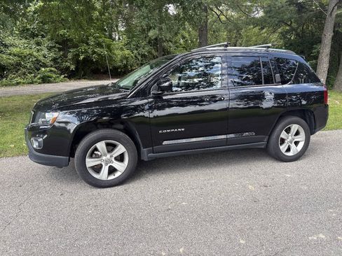 Used 2016 Jeep Compass High Altitude AWD/4WD image 3