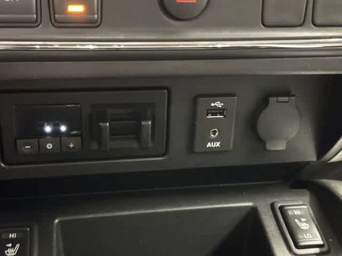 Used 2016 Nissan Titan SL AWD/4WD image 26