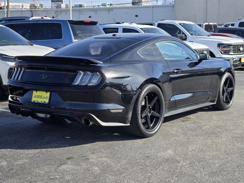 Used 2017 Ford Mustang Premium image 5