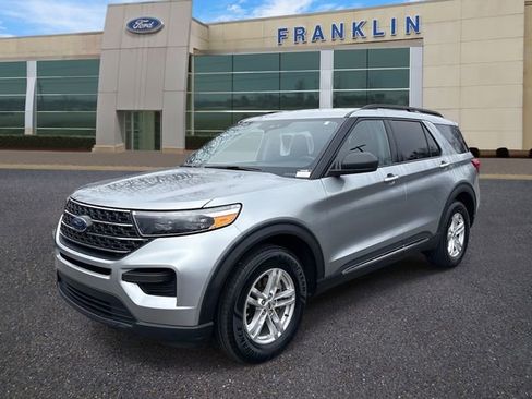 Certified 2022 Ford Explorer XLT image 3