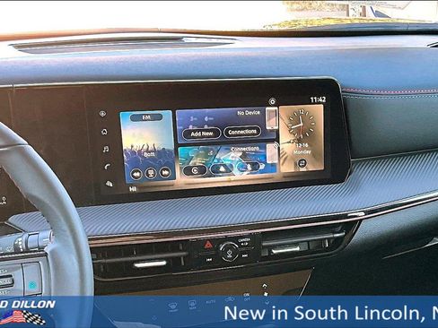 New 2025 Nissan Kicks SR image 7