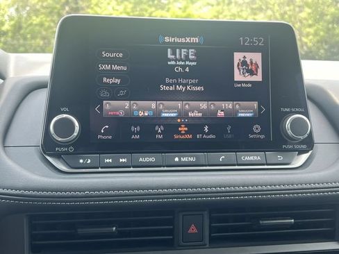 Used 2025 Nissan Rogue S FWD image 19