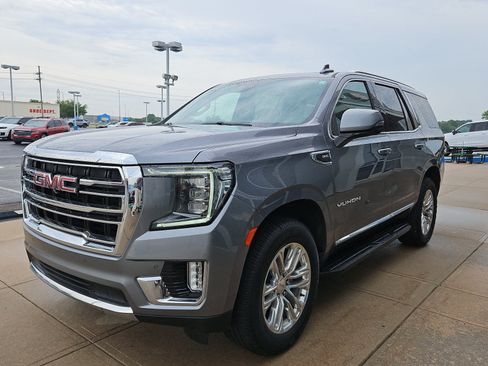 Used 2021 GMC Yukon SLT w/ SLT Premium Package RWD image 2