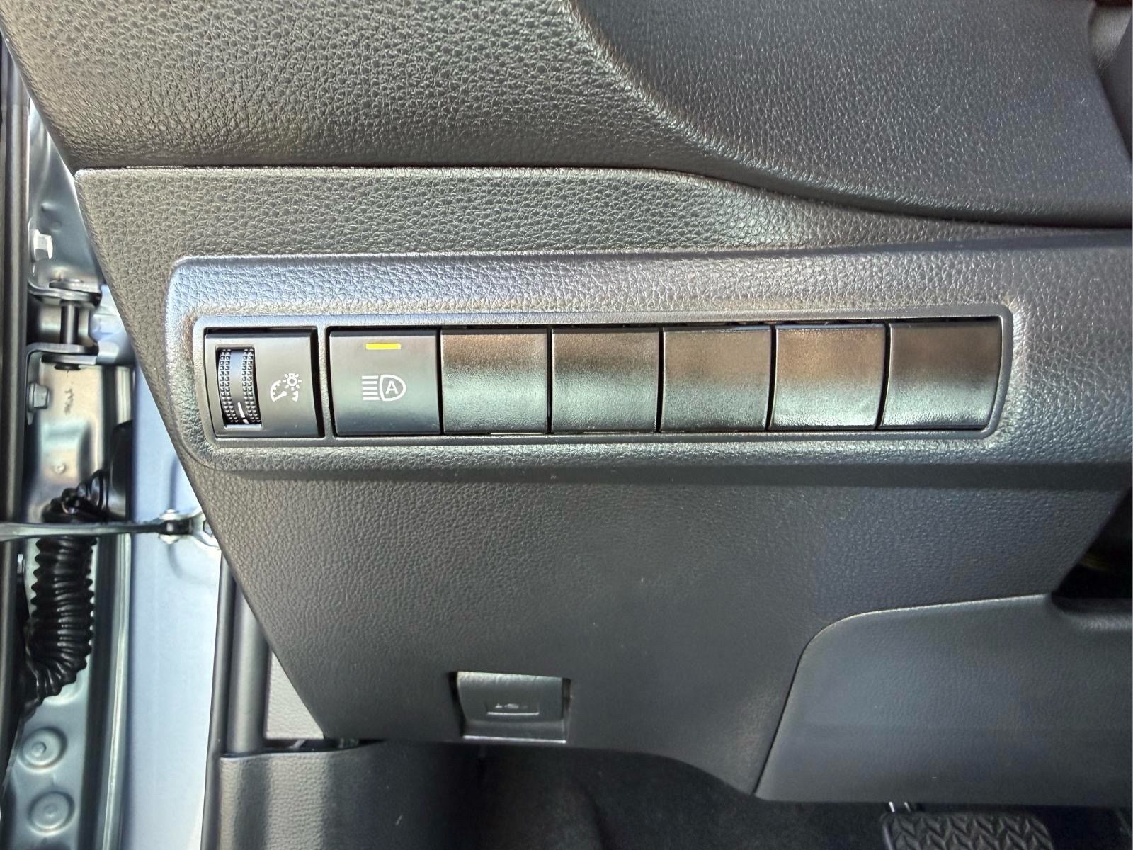 Used 2025 Toyota Corolla LE FWD image 15
