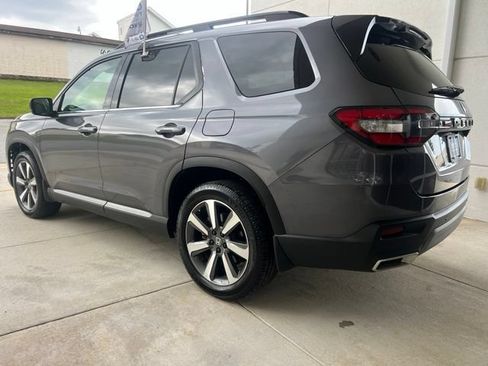 Certified 2023 Honda Pilot Touring image 3