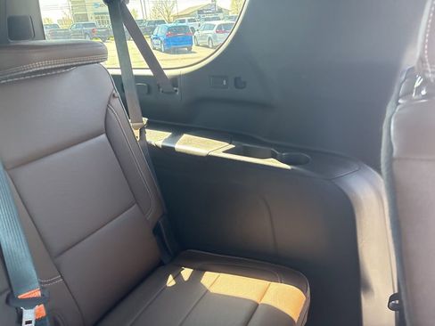 Used 2023 Chevrolet Suburban High Country AWD/4WD image 28