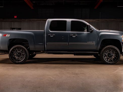 Used 2014 Chevrolet Silverado 2500 LT w/ Interior Plus Package image 10