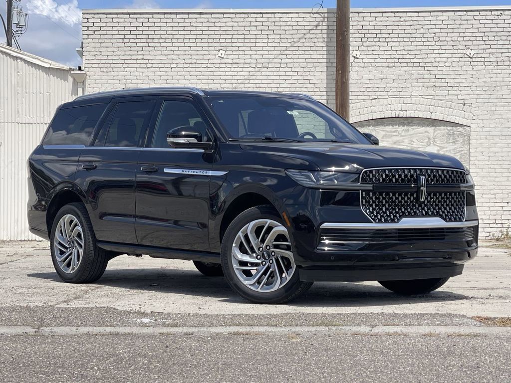 Used 2025 Lincoln Navigator Reserve AWD/4WD image 1
