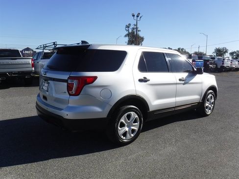Used 2017 Ford Explorer 4x4 SUV image 2