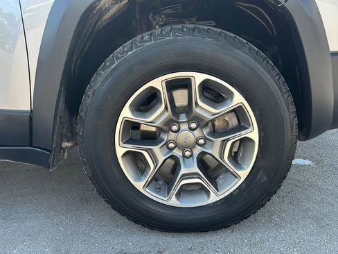 Used 2020 Jeep Cherokee Trailhawk w/ Cold Weather Group image 12