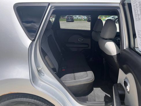 Used 2014 Kia Soul + FWD image 13