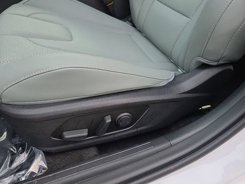 Used 2025 Hyundai Elantra Limited FWD image 41