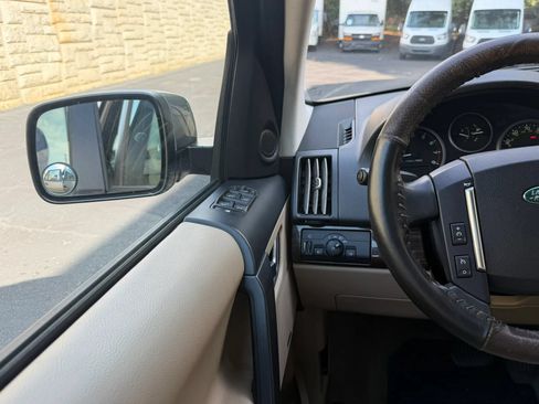 Used 2011 Land Rover LR2 HSE AWD/4WD image 17