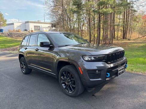 Used 2024 Jeep Grand Cherokee Limited 4xe image 3