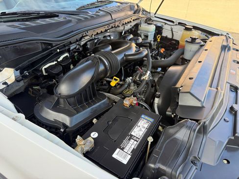 Used 2018 Ford F550 2WD Regular Cab Super Duty image 11