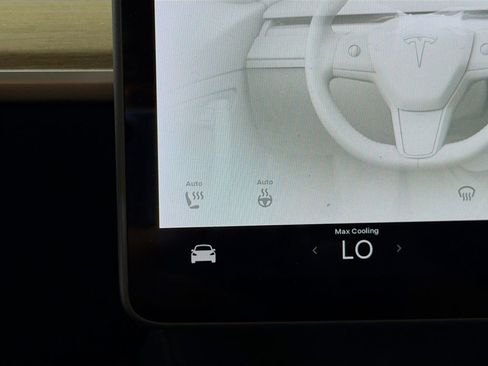 Used 2021 Tesla Model Y Long Range image 24