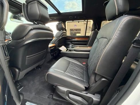 Used 2024 Jeep Grand Wagoneer Series III AWD/4WD image 29