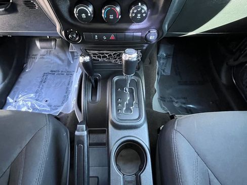 Used 2018 Jeep Wrangler Sport AWD/4WD image 14